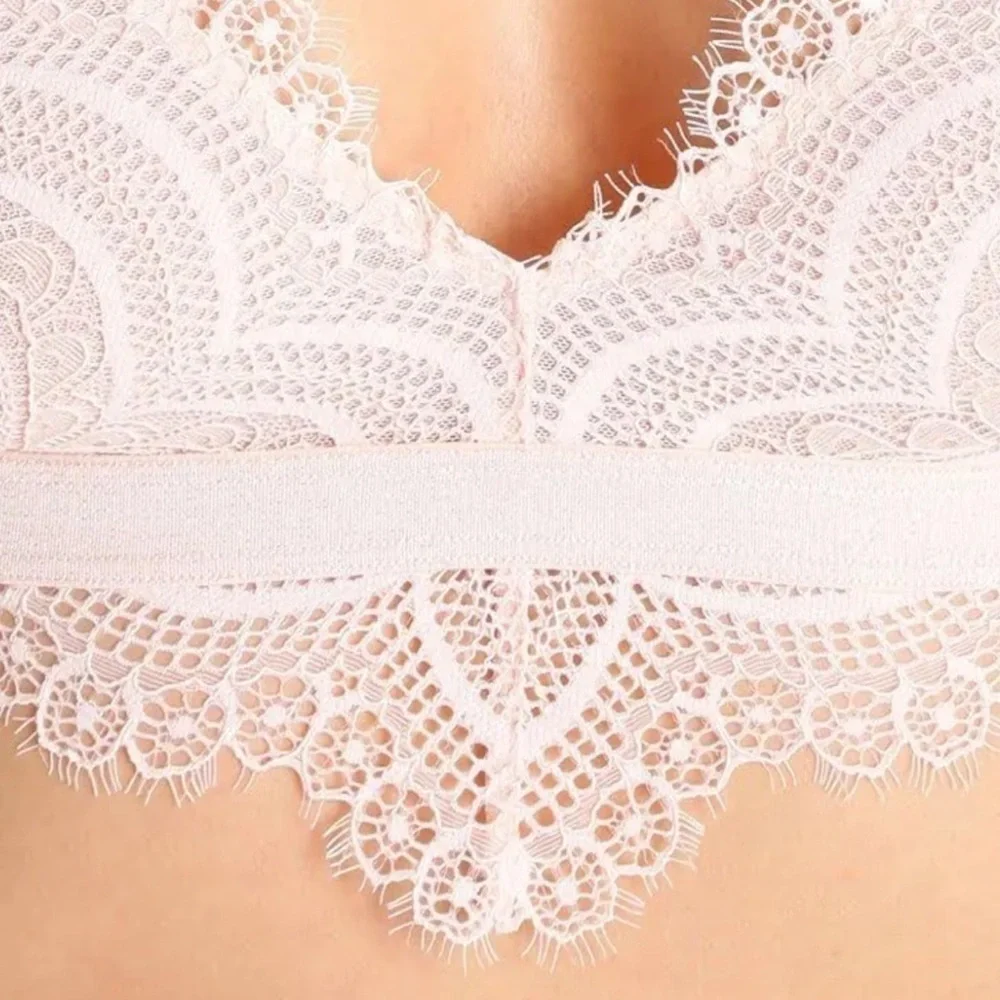 NWOT Intimately Free People Swept Away Lace Bralette